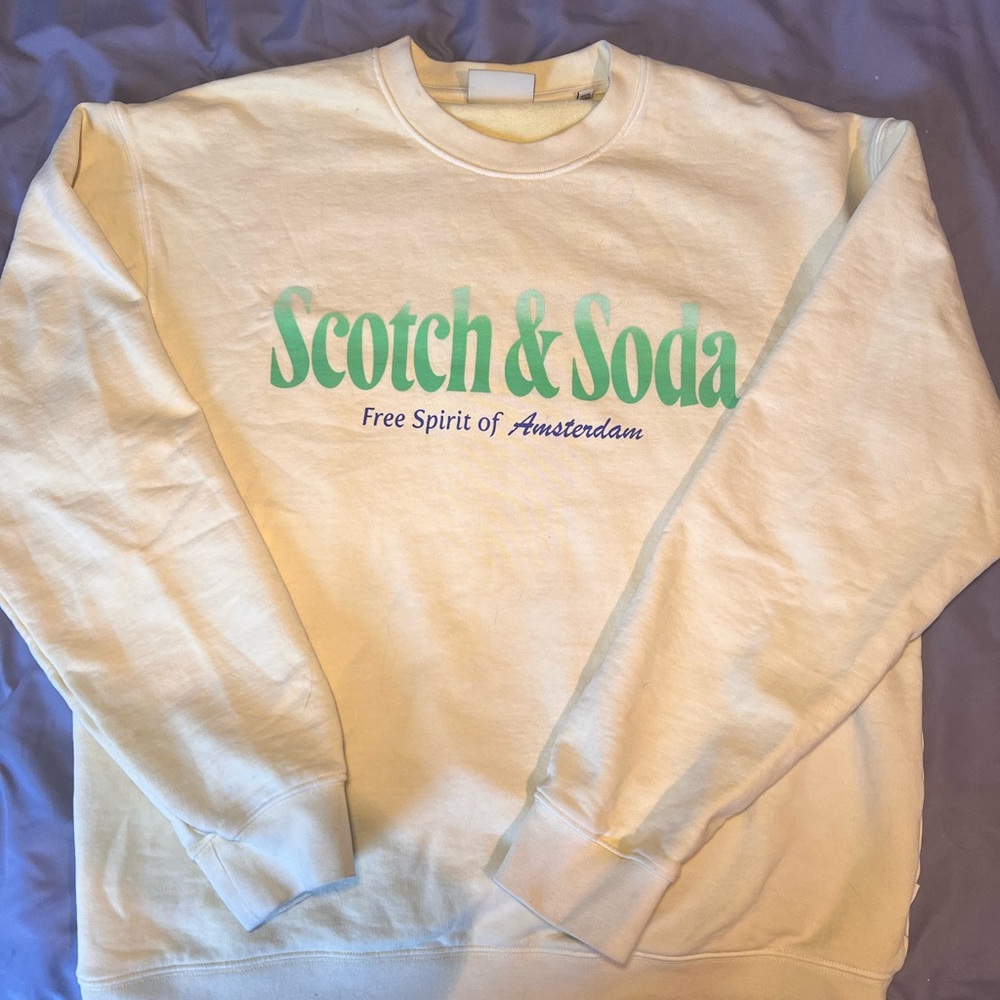 Scotch and soda yellow crew neck in men’s large